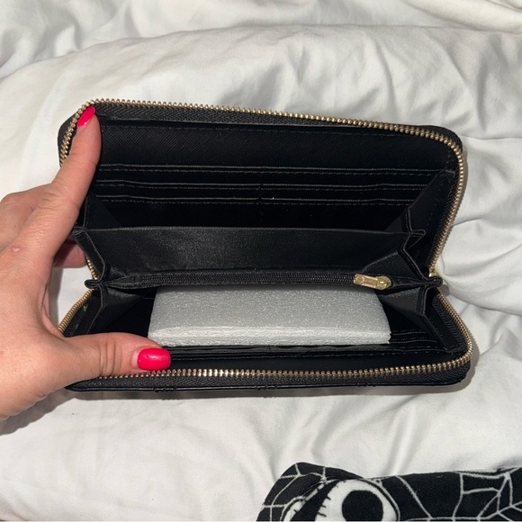 Elegant Black Quilted Women's Wallet - Picture 2 of 3